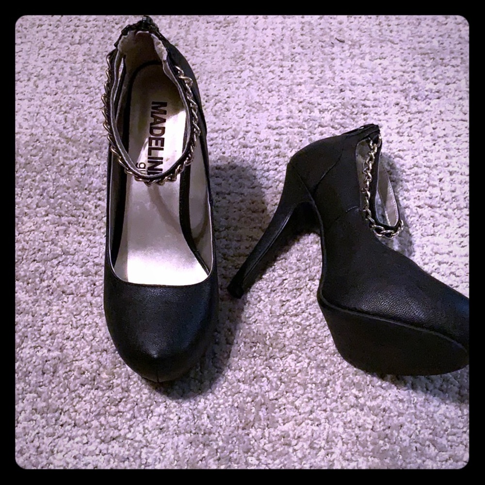 Madeline chain ankle pumps - black leather